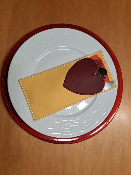 ITH - Stickdatei Bestecktasche Valentinsherz